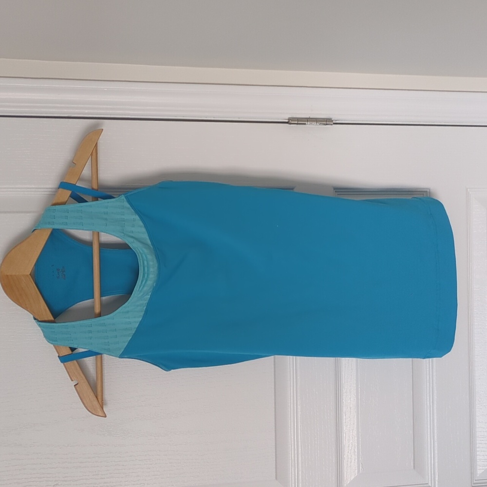 Reebok top medium
